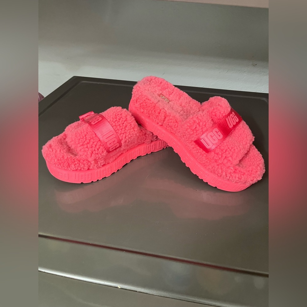 UGG  Bright Pink Fluffy Slippers